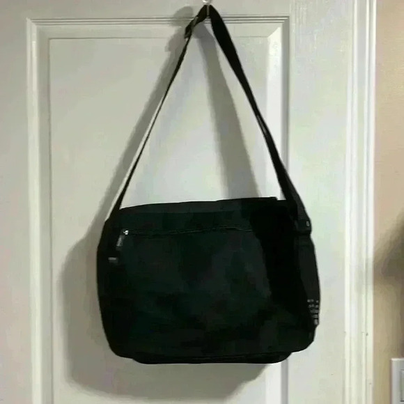 IDEAL SCHOOL BAG with Picture of  the Iconic Football Legend Cristiano Ronaldo - Picture 2 of 10